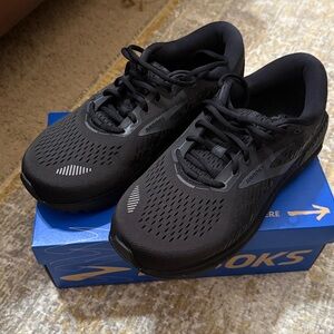 Brooks Mens Addiction GTS 15Shoe Black on Black 10.5 Extra Wide